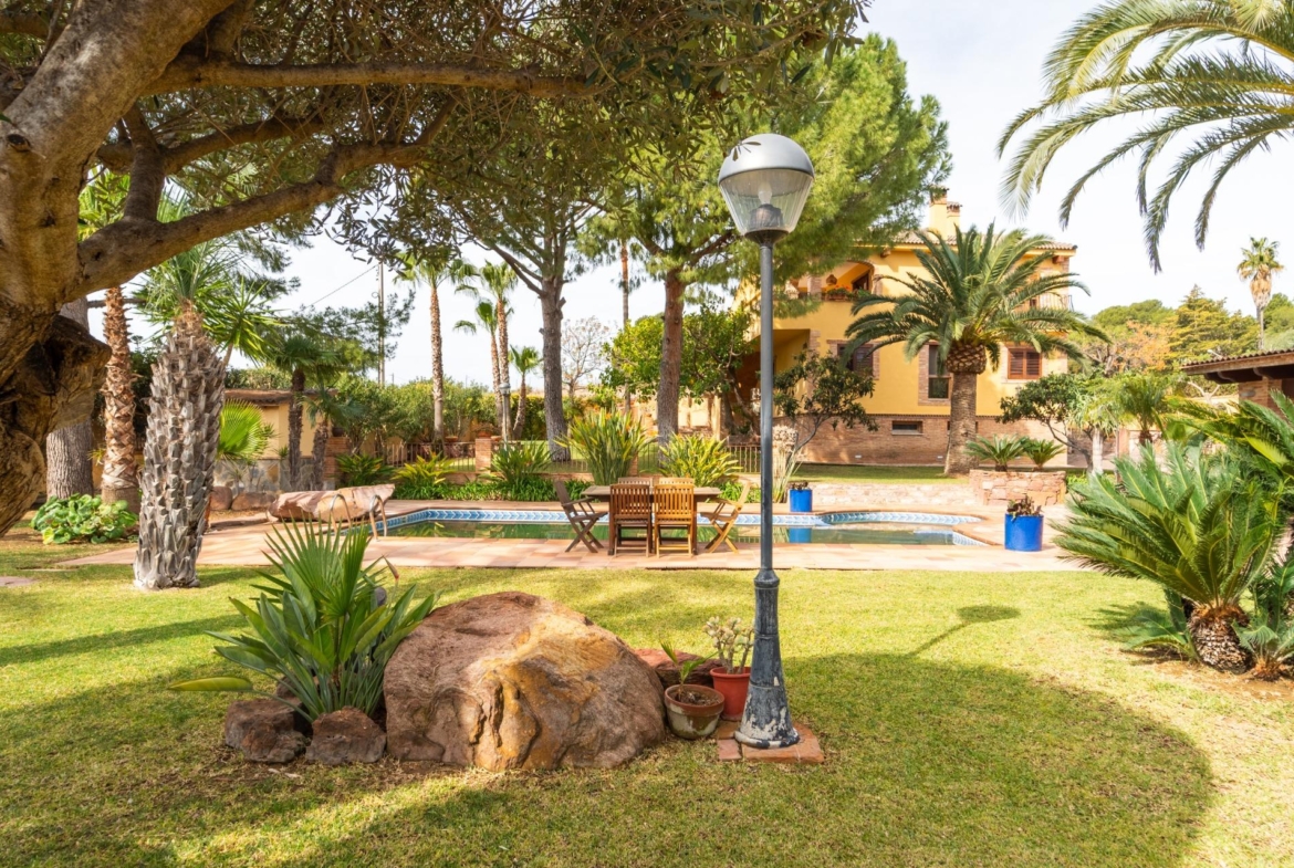 Villa for sale in Naquera