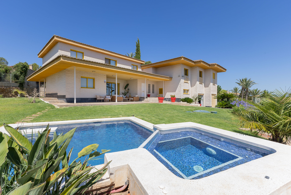 Villa for sale in Torrente