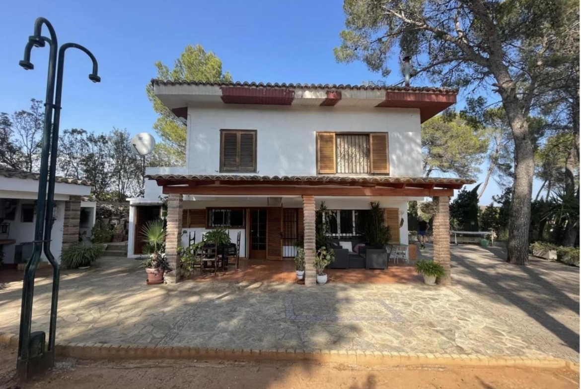 Villa for sale in Alberic
