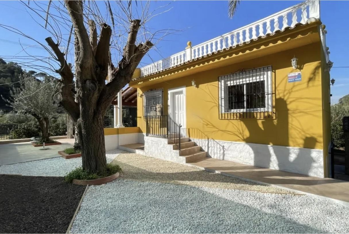 Villa for sale in Alzira
