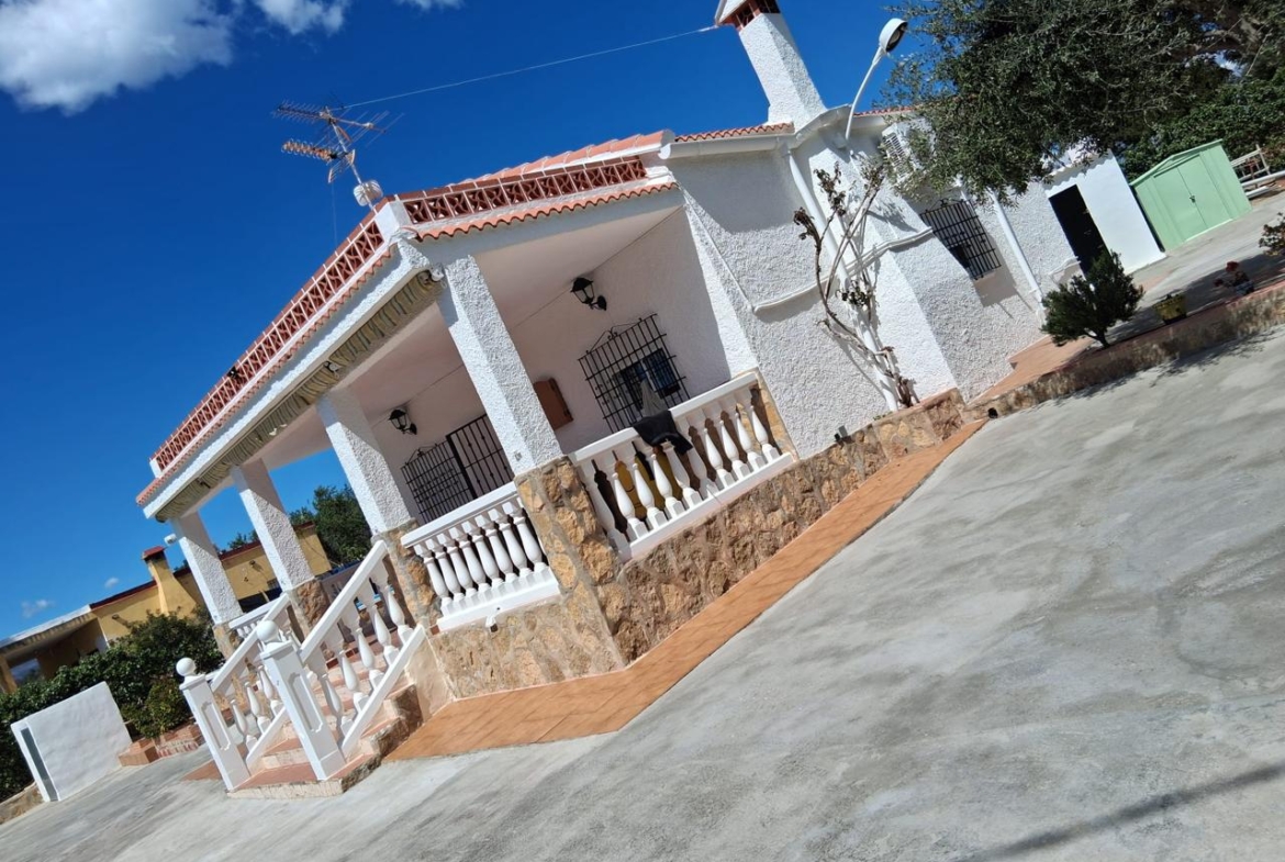 Villa for sale in Naquera