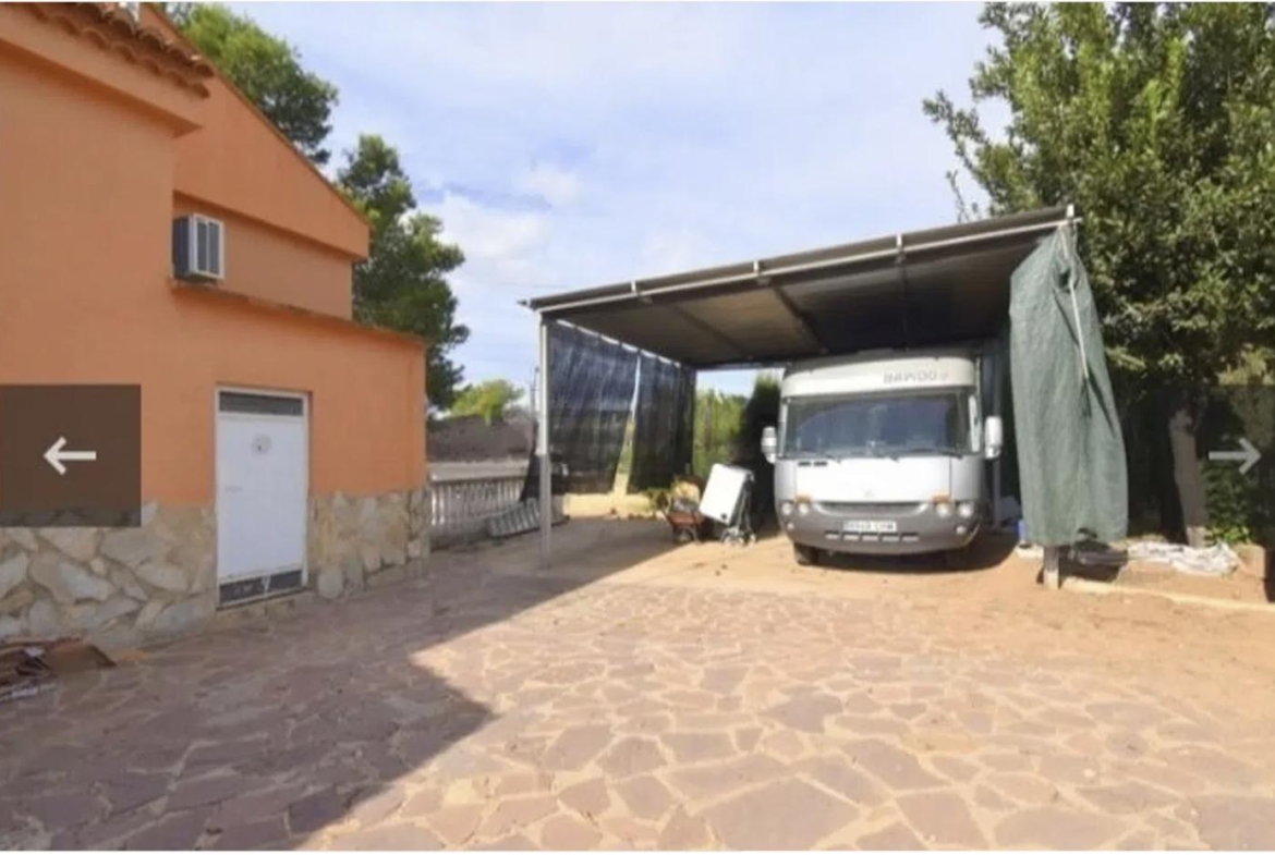 Villa for sale in Alzira