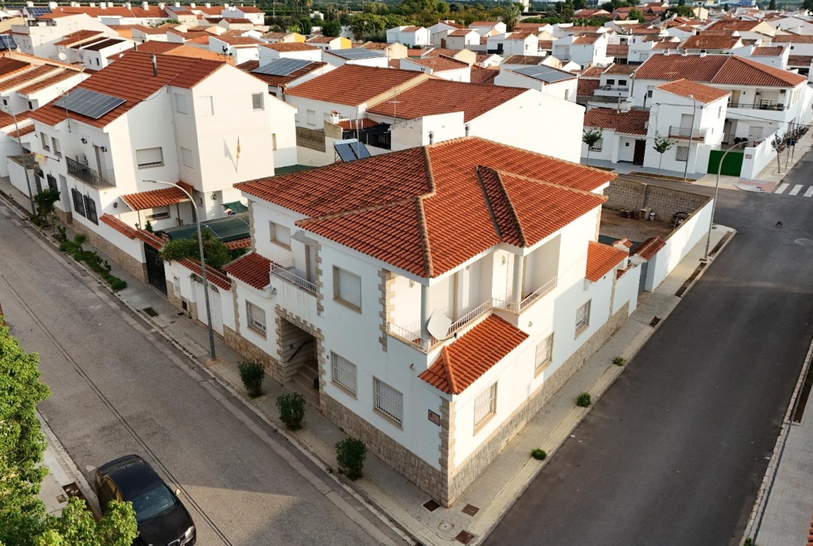 Townhouse for sale in Marines