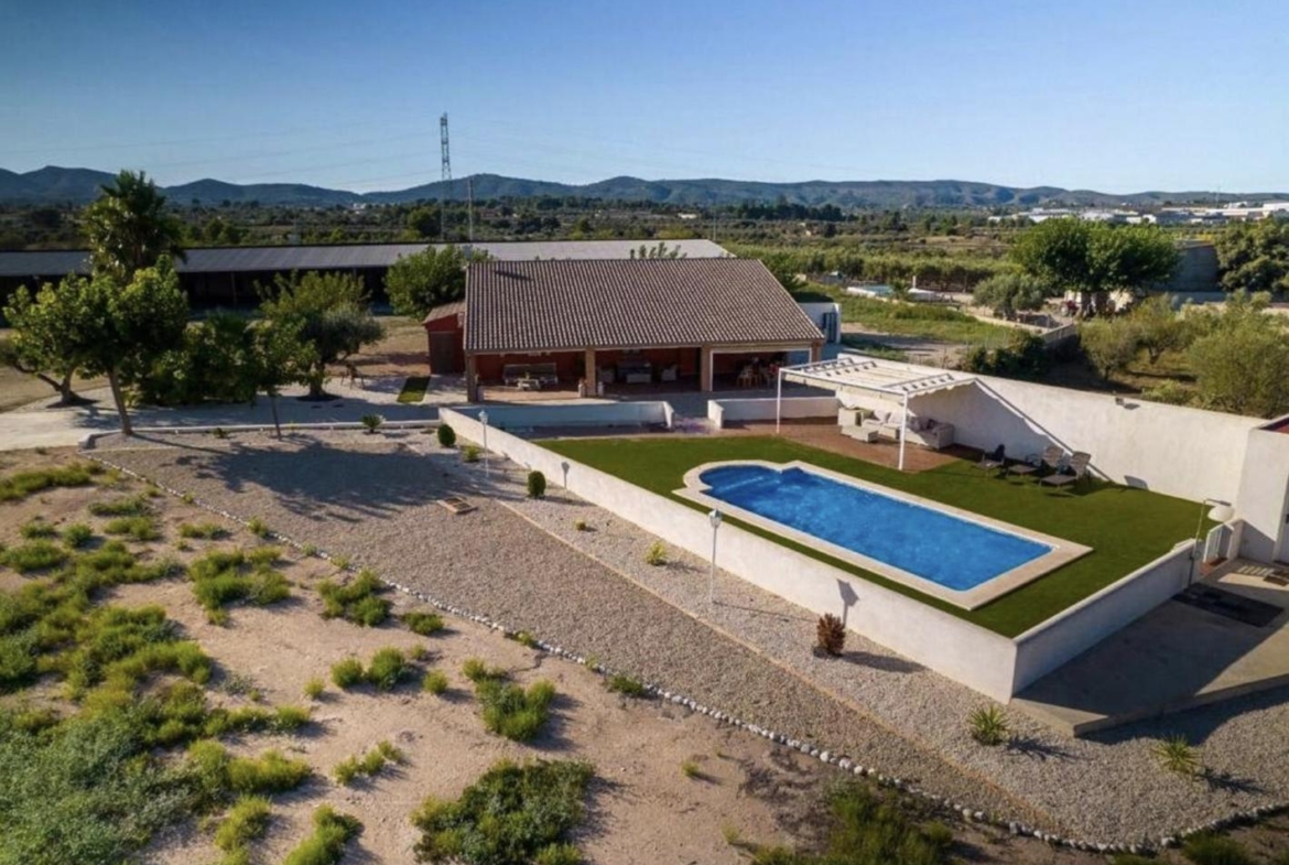 Villa for sale in L’Olleria