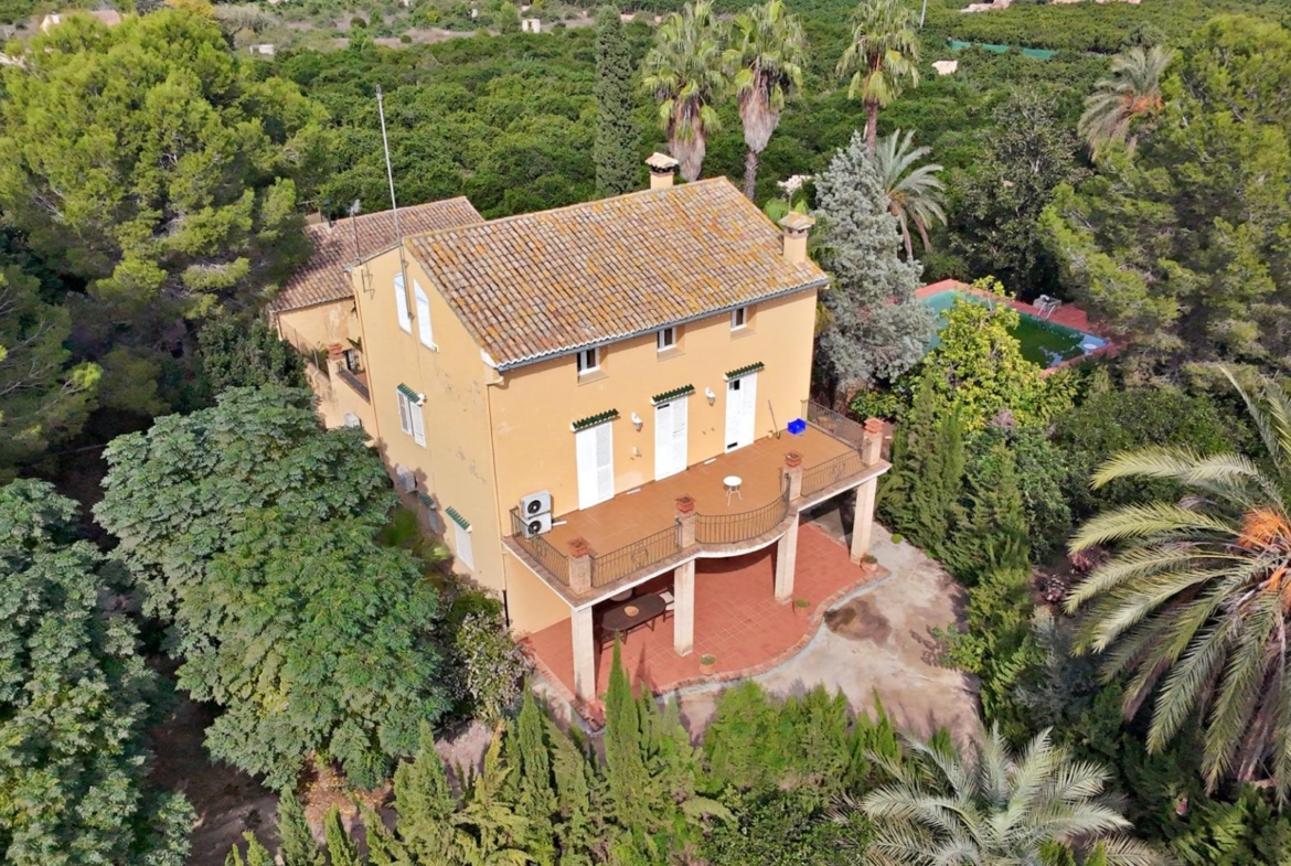 Villa for sale in Carcaixent