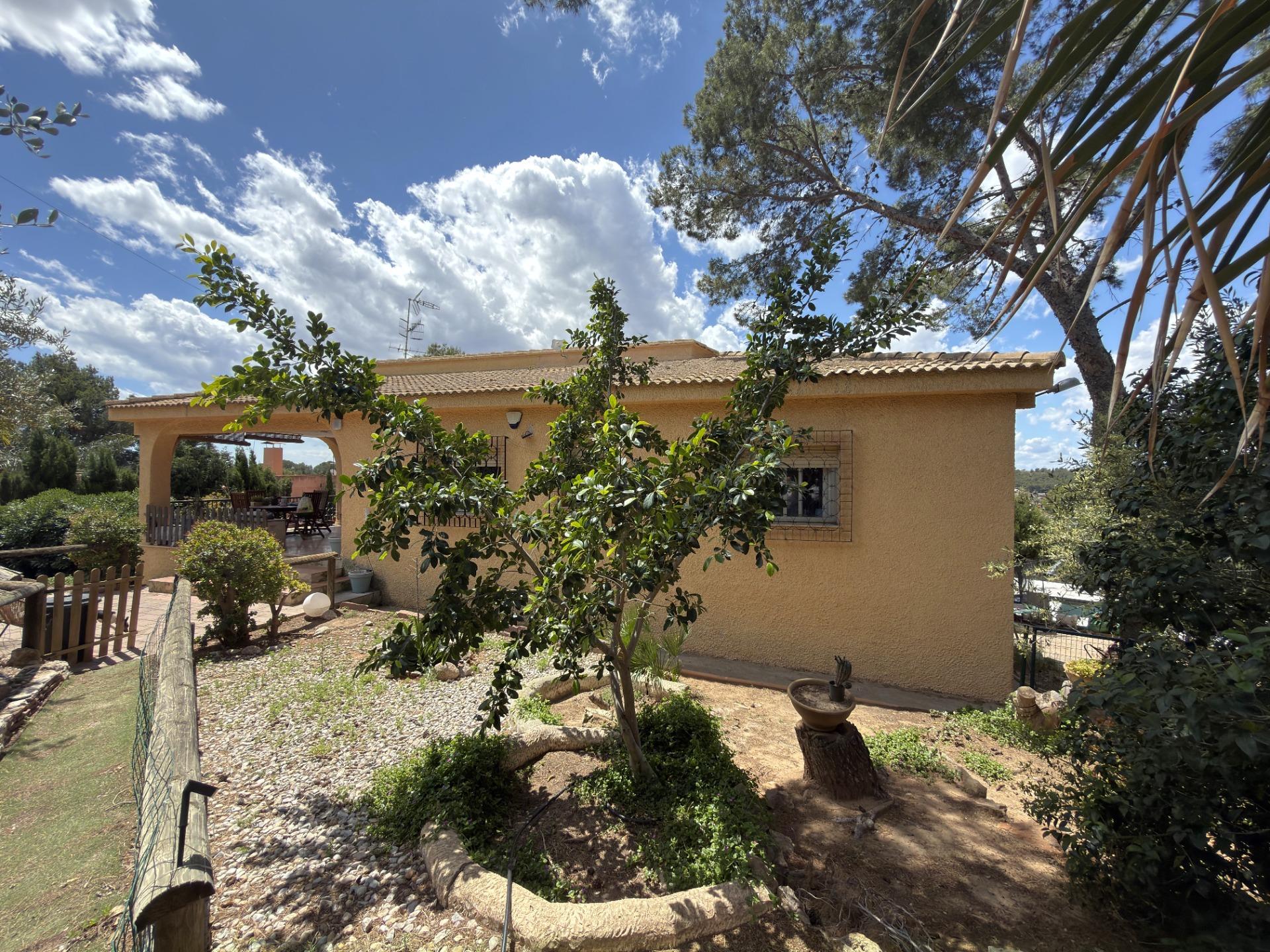 Detached villa with mountain views in Naquera