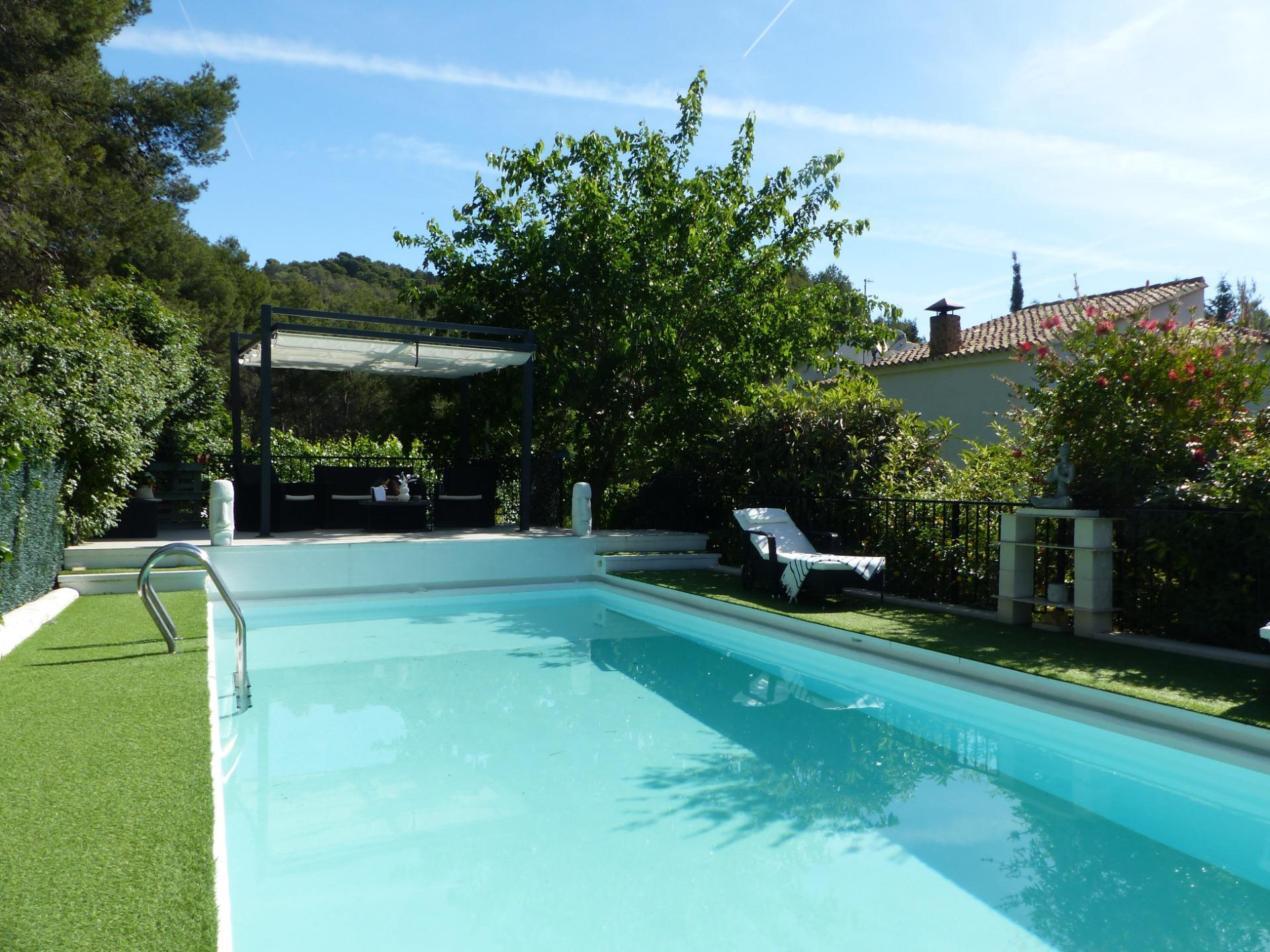 Beautifully renovated villa with spectacular garden in Naquera