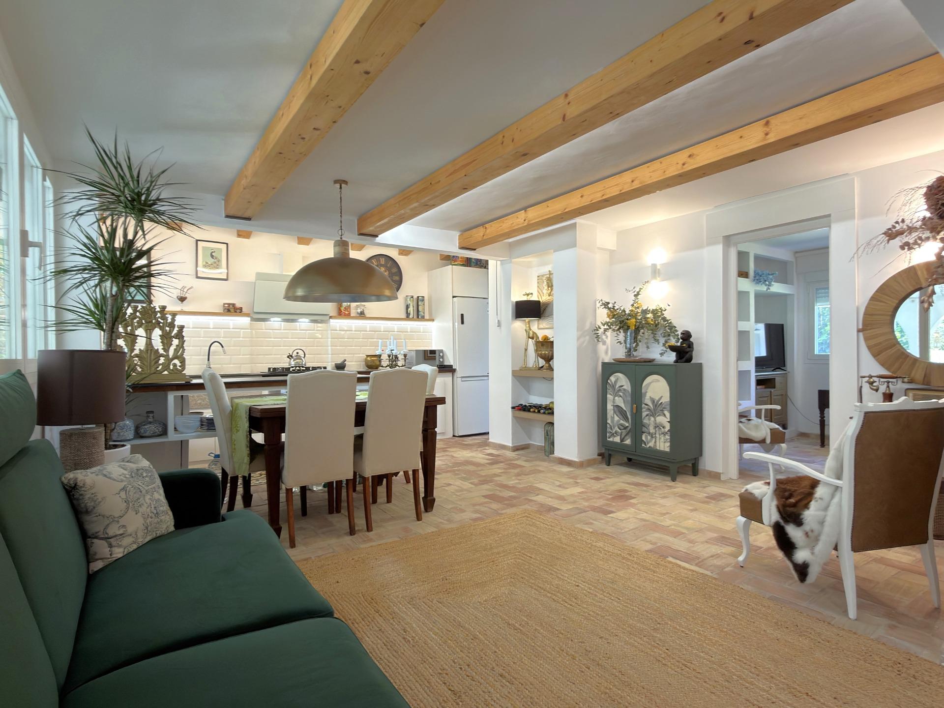 Beautifully renovated villa with spectacular garden in Naquera