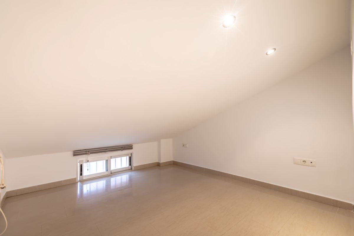 Duplex apartment close to sea for sale in Valencia city, Cabanyal
