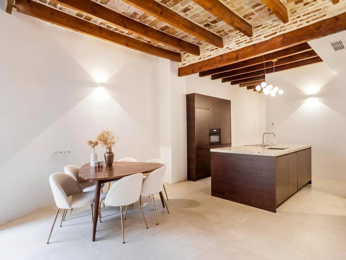 Renovated apartment for sale in Valencia city – El Carmen