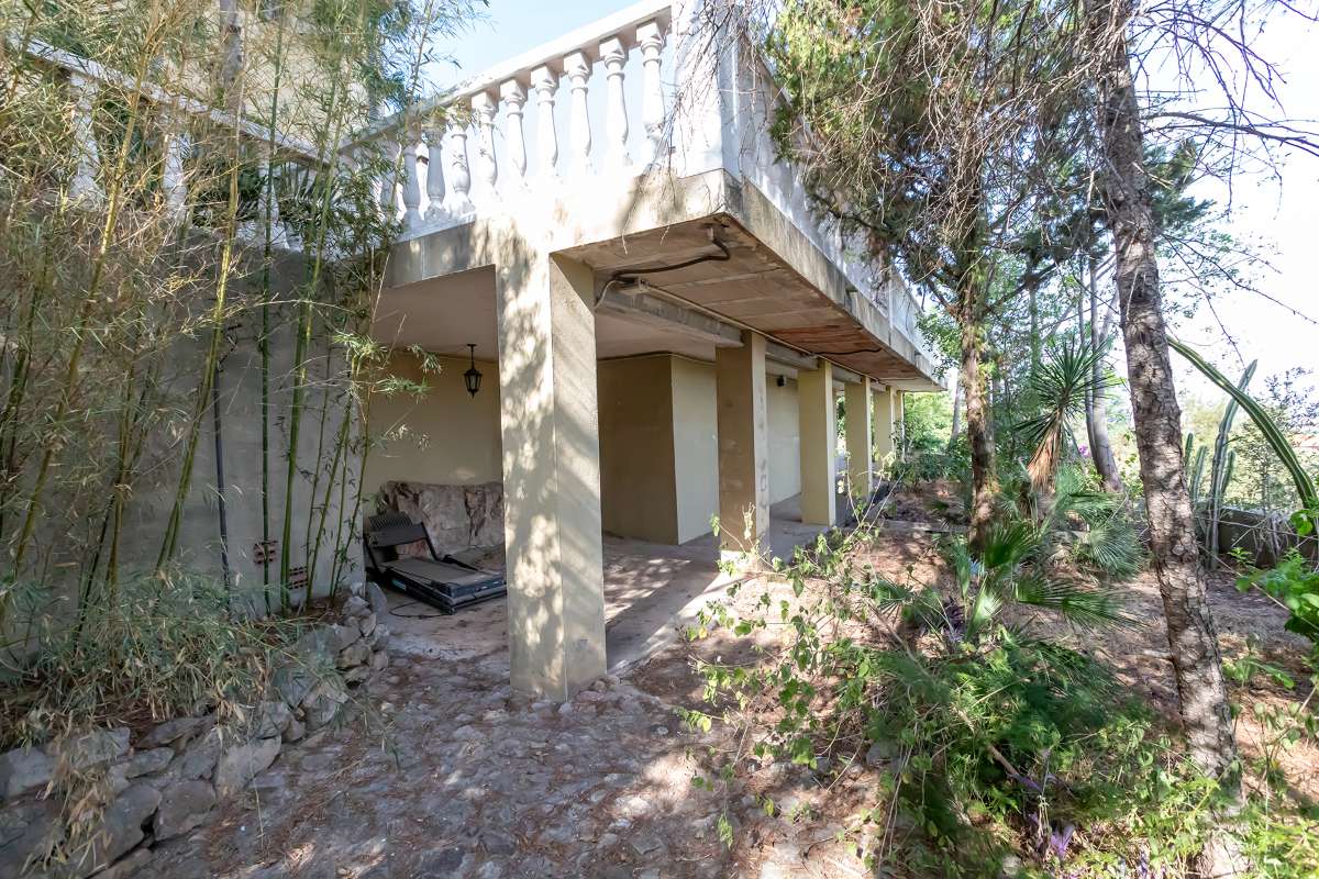 Villa with a view for sale in Alzira