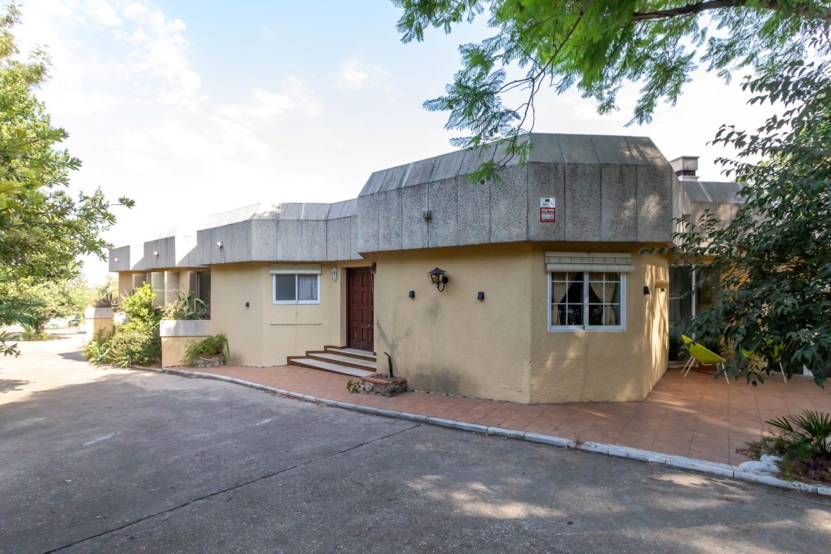 Villa with a view for sale in Alzira
