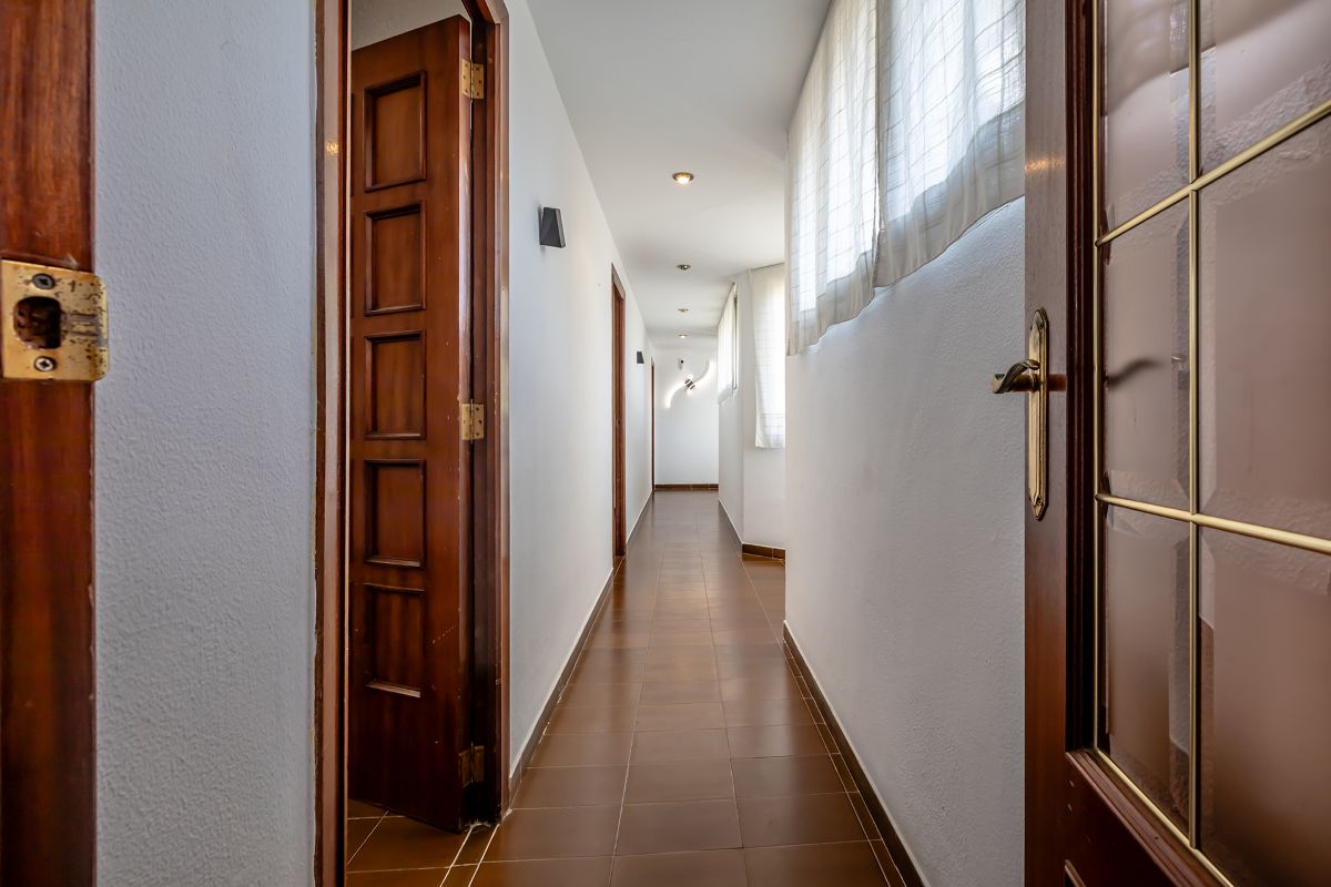 Villa with a view for sale in Alzira