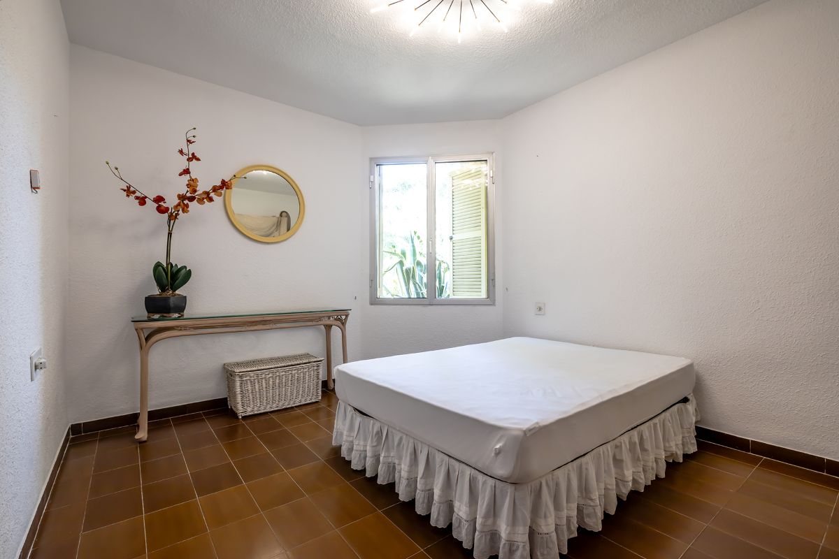 Villa with a view for sale in Alzira