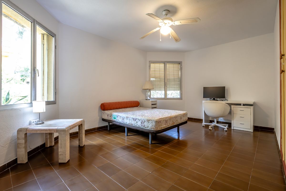 Villa with a view for sale in Alzira