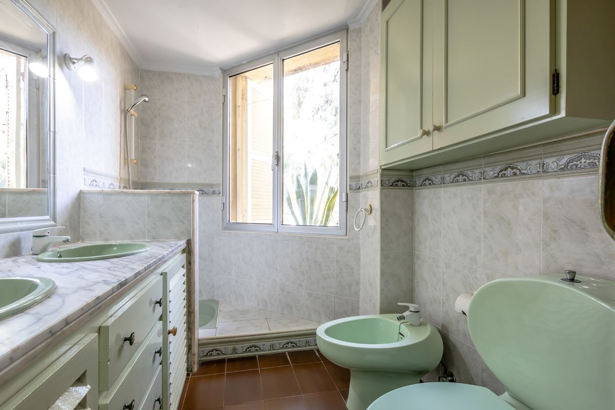 Villa with a view for sale in Alzira