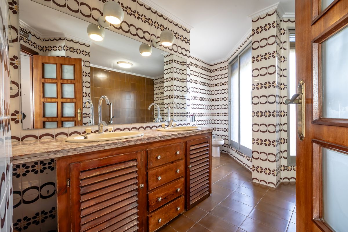 Villa with a view for sale in Alzira