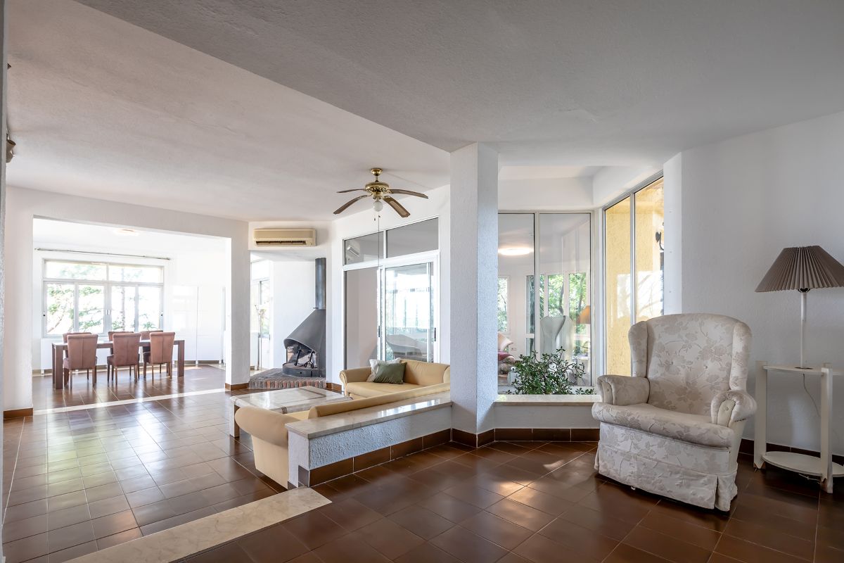 Villa with a view for sale in Alzira