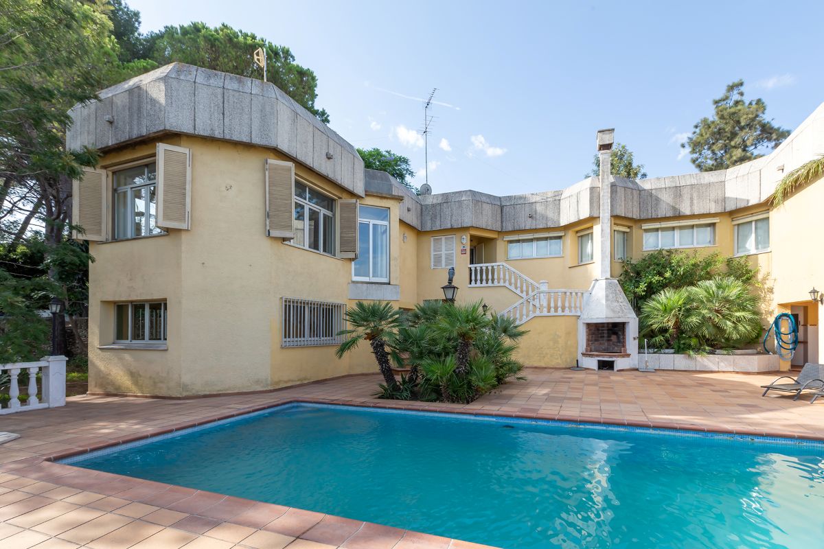 Villa with a view for sale in Alzira