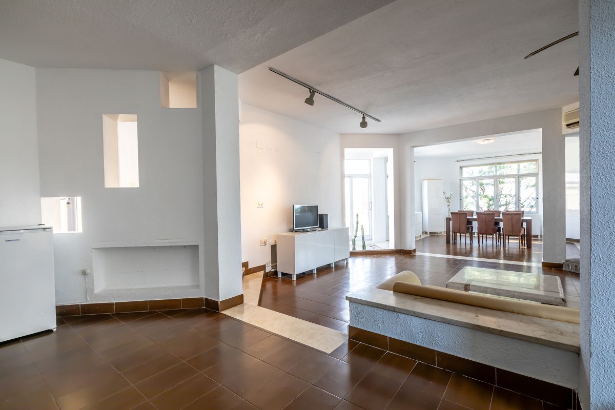Villa with a view for sale in Alzira