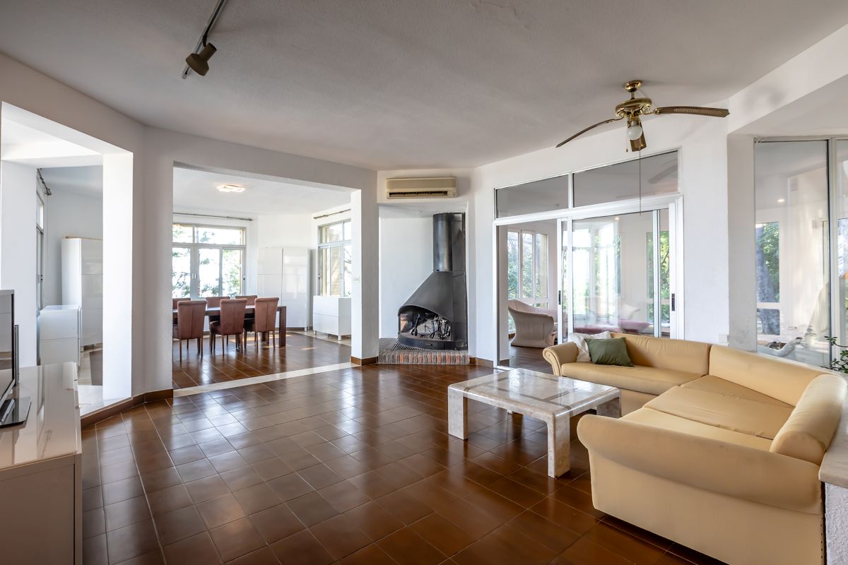 Villa with a view for sale in Alzira