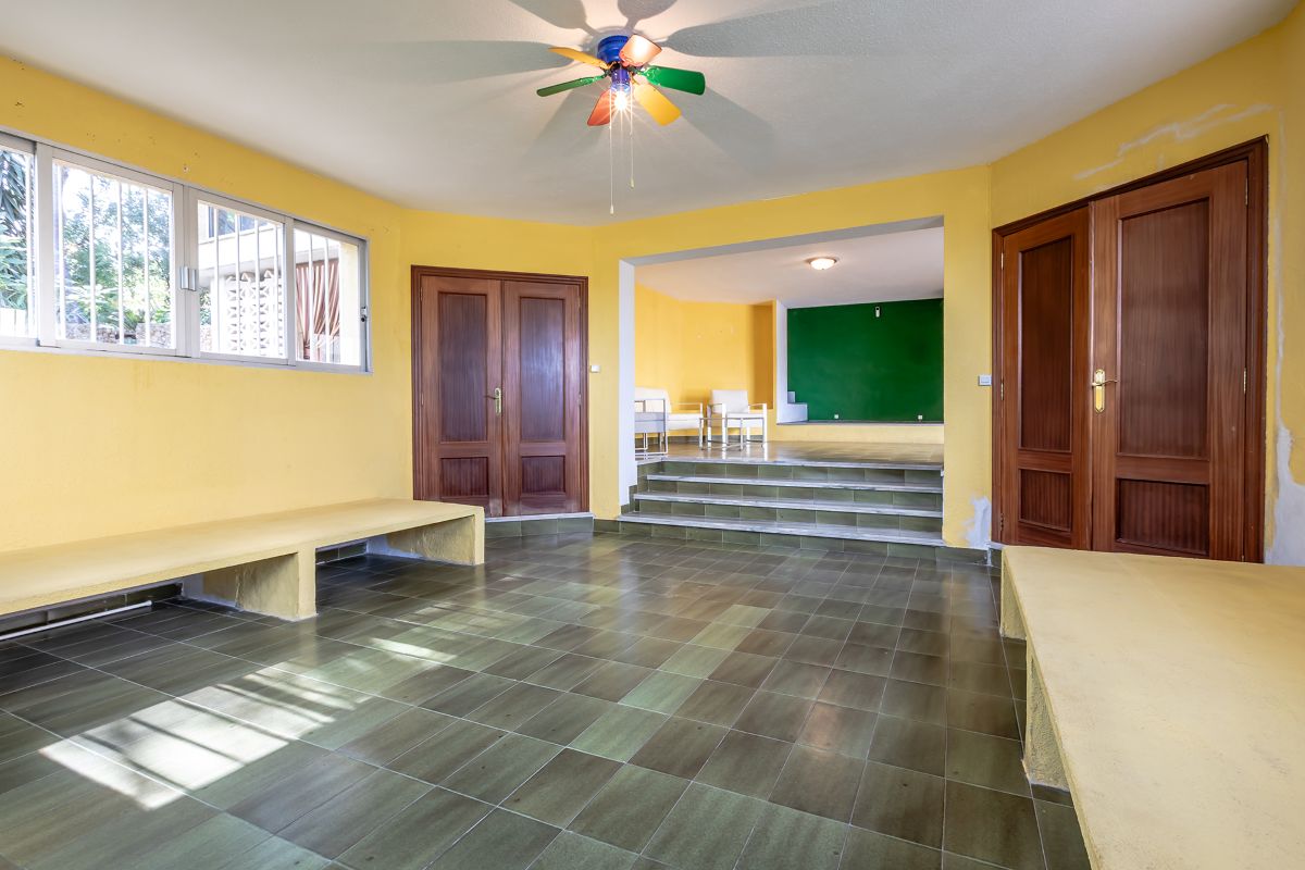 Villa with a view for sale in Alzira