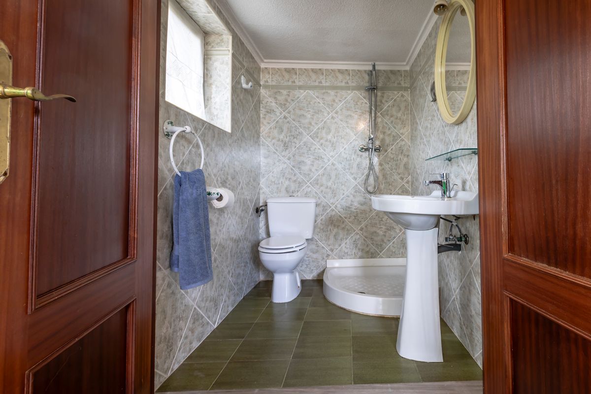 Villa with a view for sale in Alzira