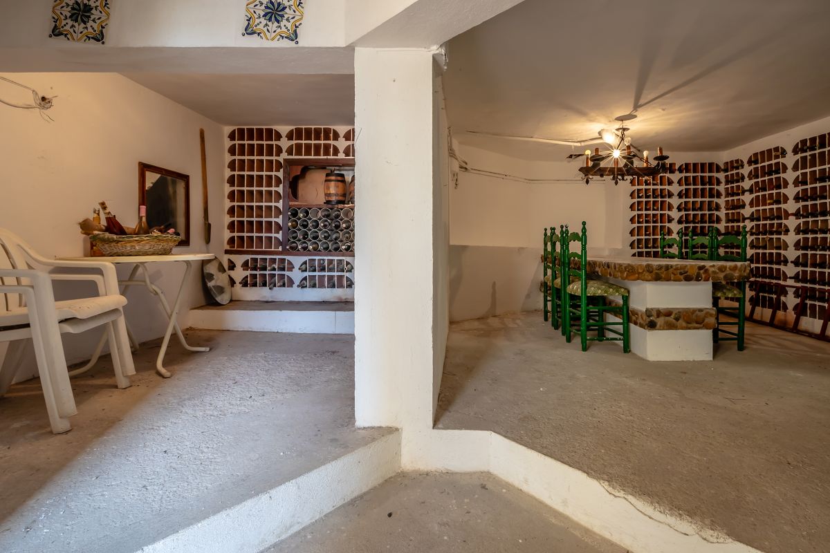 Villa with a view for sale in Alzira