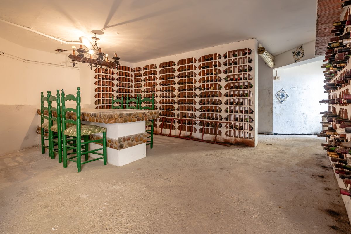 Villa with a view for sale in Alzira