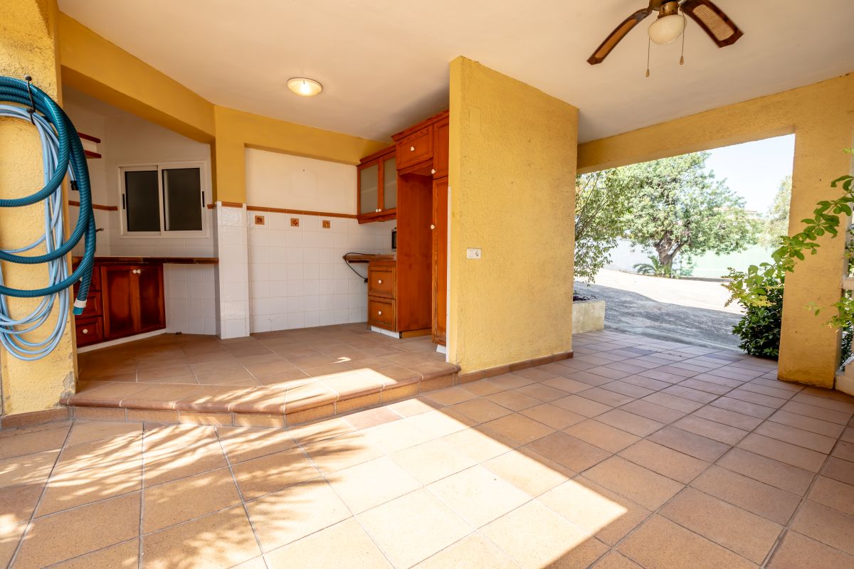 Villa with a view for sale in Alzira