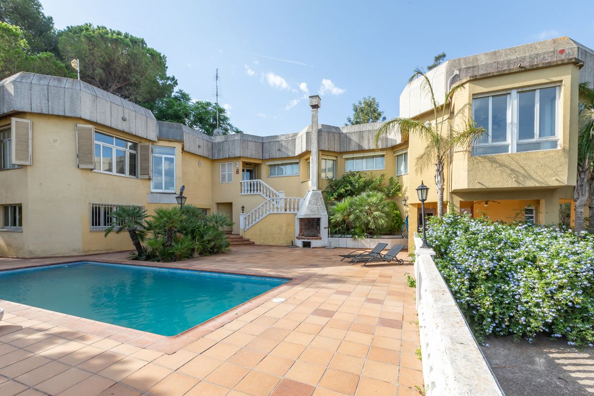 Villa with a view for sale in Alzira