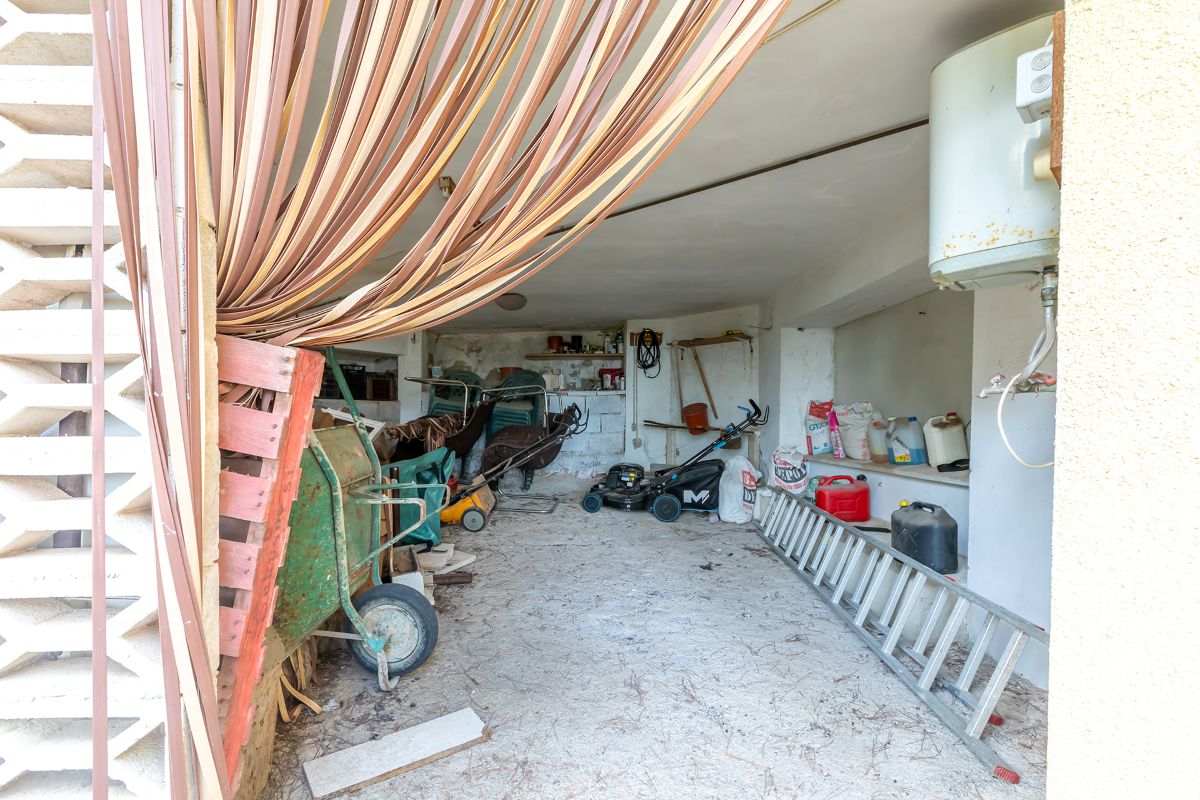 Villa with a view for sale in Alzira