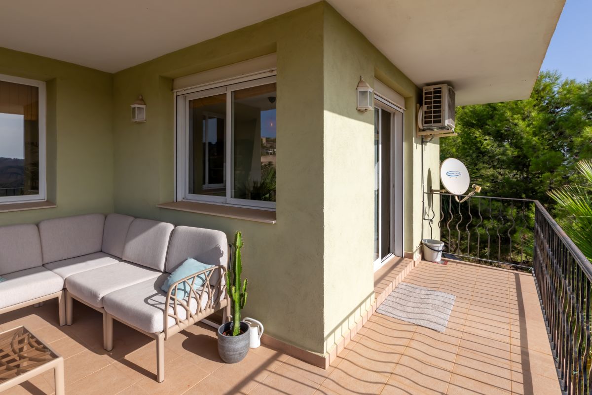 Spacious villa with pool for sale in Chiva