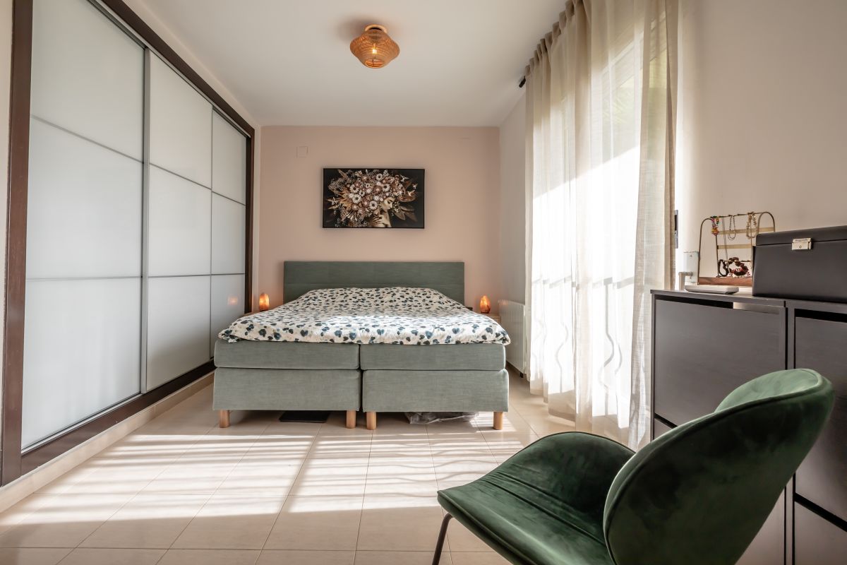 Spacious villa with pool for sale in Chiva