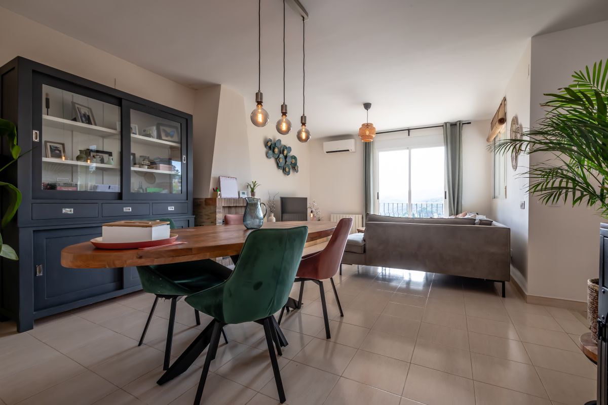 Spacious villa with pool for sale in Chiva