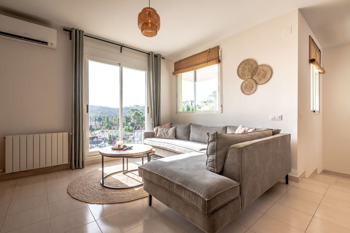 Spacious villa with pool for sale in Chiva