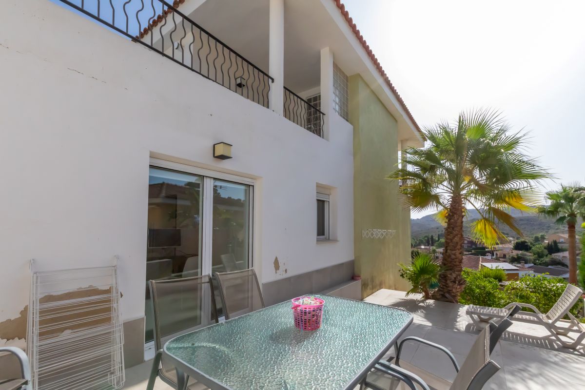 Spacious villa with pool for sale in Chiva