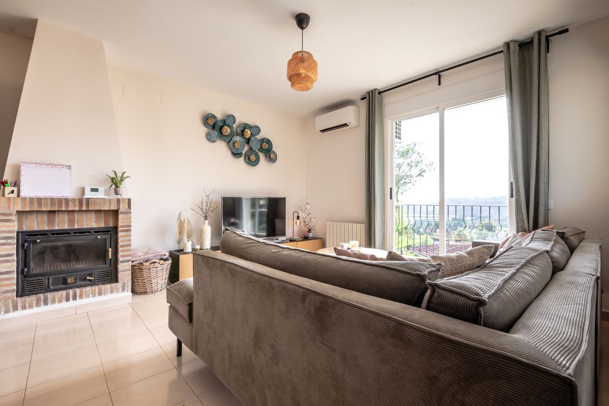 Spacious villa with pool for sale in Chiva