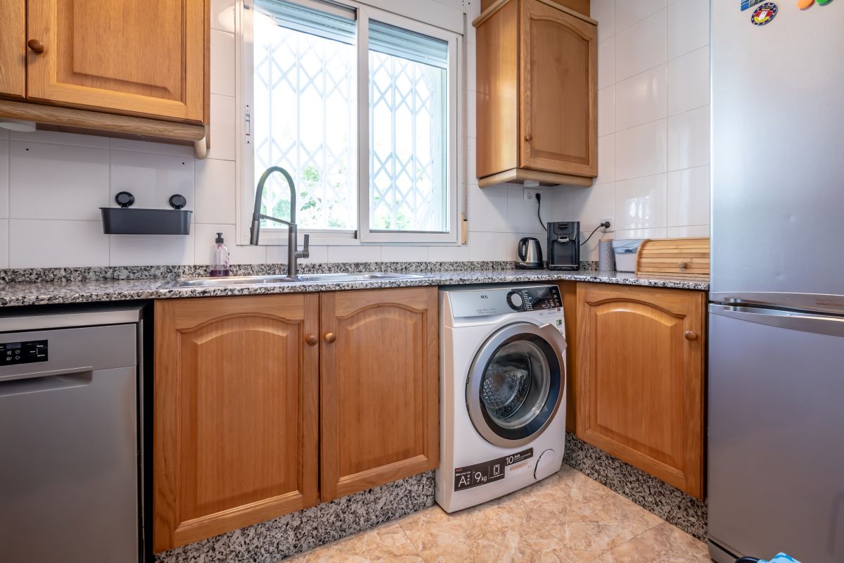 Spacious villa with pool for sale in Chiva