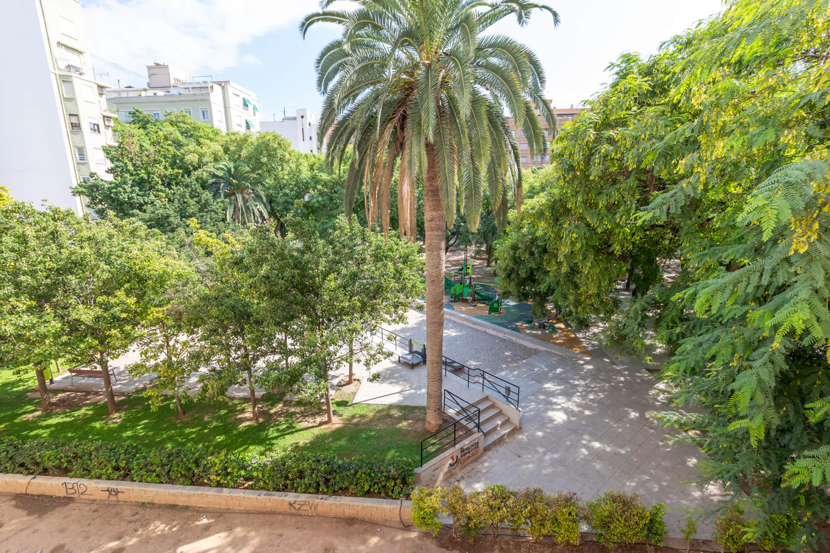Renovated apartment with terrace for sale in Valencia city – Ruzafa